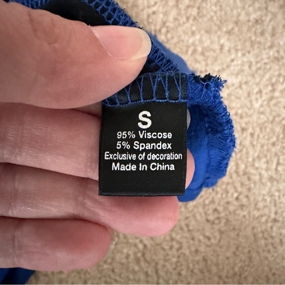 EUC Women’s Saks Black Saks Fifth Avenue Short Sleeved Top! - Picture 4 of 5